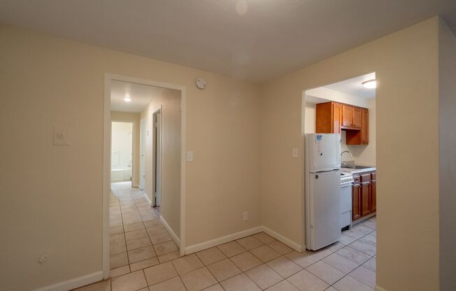 2 beds, 1 bath, 840 sqft, $1,040, Unit 106