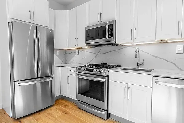 915 SAINT JOHN'S PL
