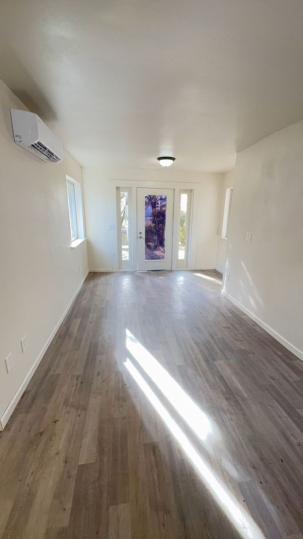 6928-1t - 329-339 S Grape