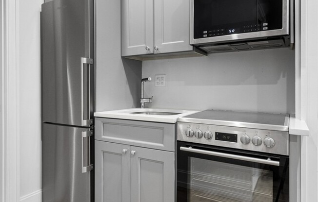 221 E 10 ST