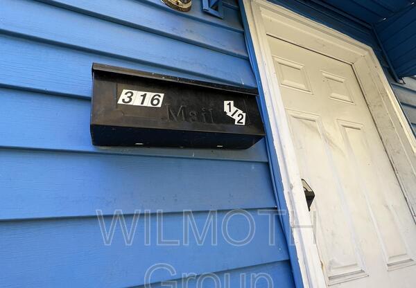 316 W 29 ST