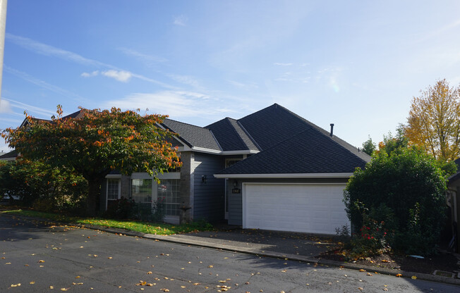 Gorgeous Remodeled Home for Lease in Steamboat Landing - 13617 SE 36th St