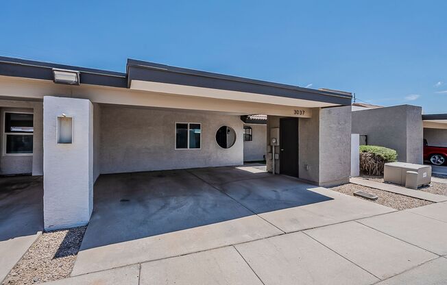 Fully Remodeled! 2 bed 2 bath Town-home in Central Phoenix!! Gated Community with Pool!