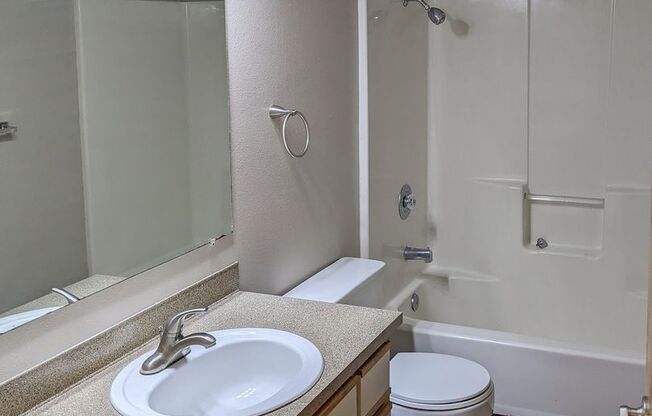 2 beds, 2 baths, 950 sqft, $1,325, Unit 18