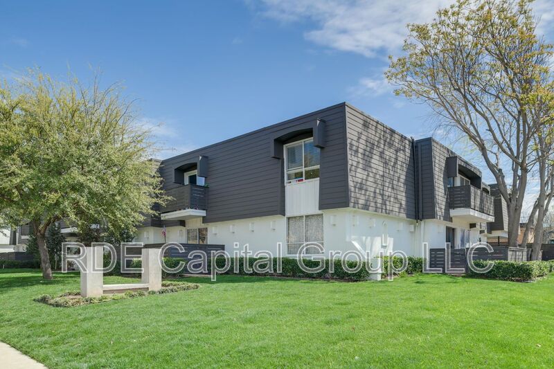 2808 THROCKMORTON ST