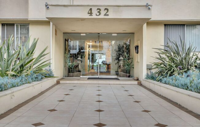 432 N PALM DR