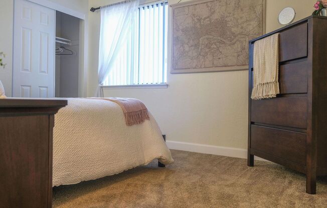 2 beds, 1 bath, 900 sqft, $1,570, Unit 1842-105