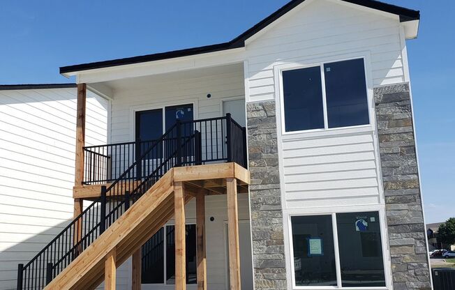 Beautiful brand new construction 3 bed / 2 bath duplex