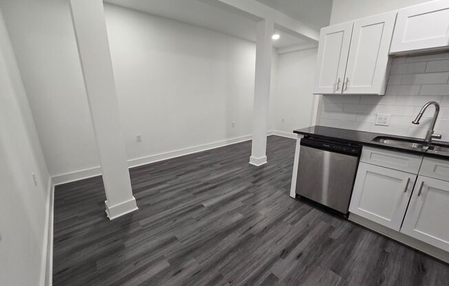 2 beds, 1 bath, 942 sqft, $1,695, Unit 211