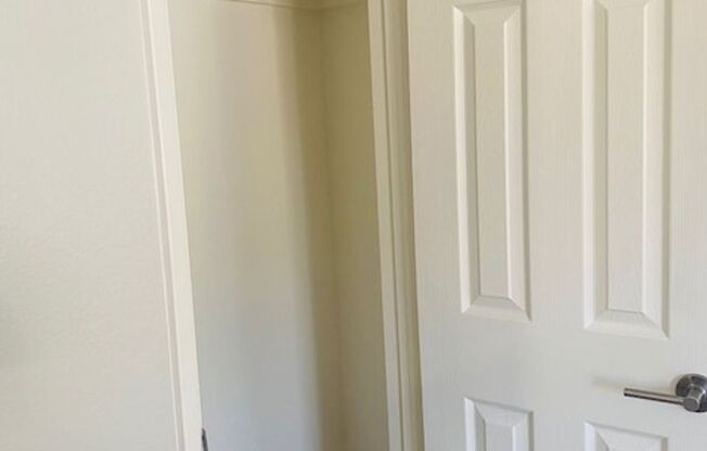 1 bed, 1 bath, 495 sqft, $1,129, Unit F4