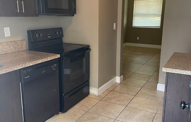 2 beds, 1 bath, 700 sqft, $1,360, Unit FA2