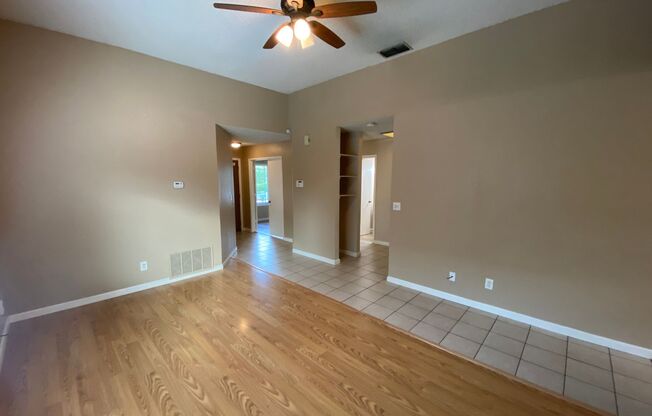 Spacious Halfplex in a Court