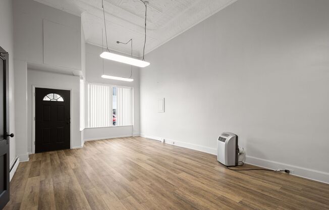 Studio, 1 bath, 1,000 sqft, $649, Unit 111 S McDonald St