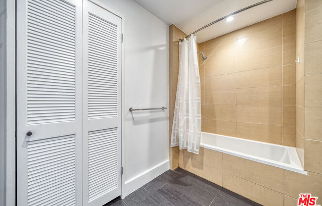 Studio, 1 bath, 460 sqft, $1,800, Unit 206