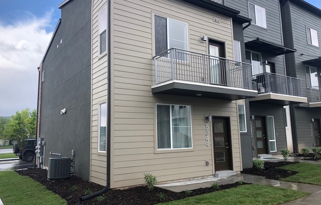 2 beds, 2 baths, $1,895