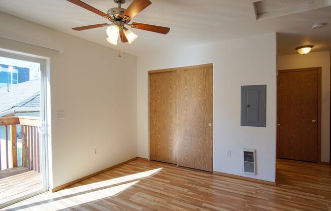 Bustling SE Division: 2nd Floor Studio w/Balcony Ready Early July!