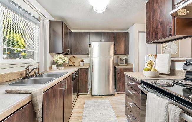 3 beds, 2 baths, 1,290 sqft, $2,305