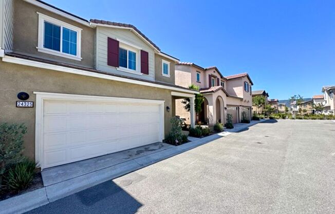 Beautiful 3 bedroom Town house available for lease!
