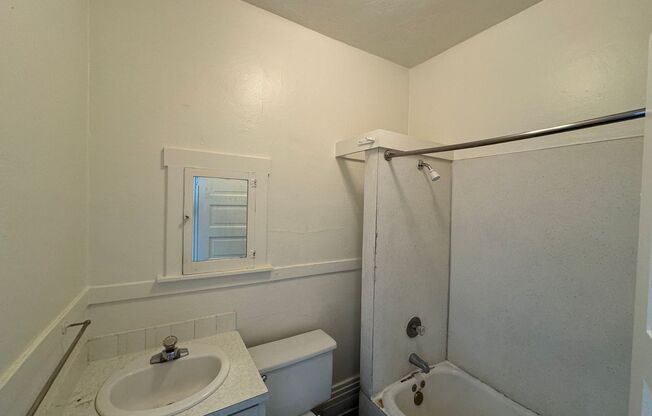 1 bed, 1 bath, 660 sqft, $850, Unit H