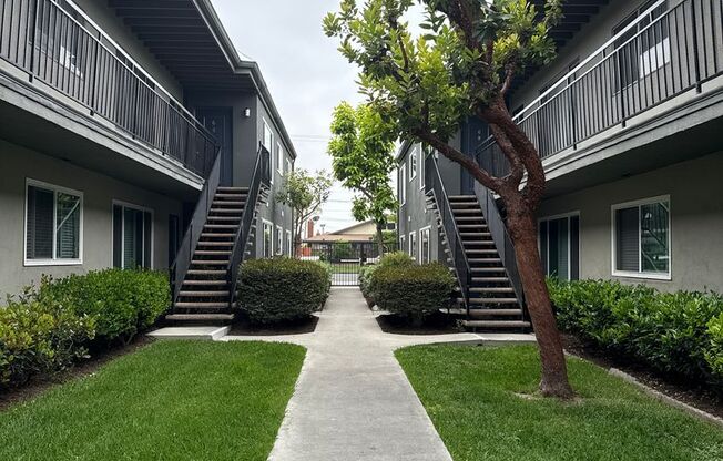 2 beds, 1 bath, 850 sqft, $2,325, Unit 9155-10