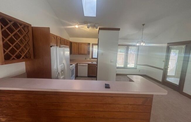 2 beds, 2 baths, $1,500