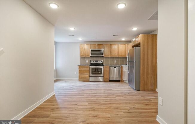 2 beds, 2 baths, 1,050 sqft, $1,595, Unit 1827-E