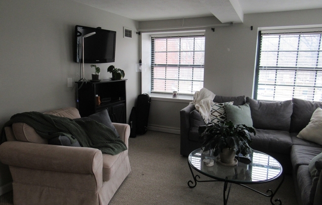 1 bed, 1 bath, 712 sqft, $1,775, Unit 120