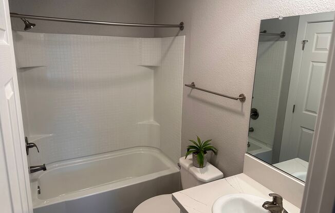 2 beds, 1.5 baths, 893 sqft, $2,470, Unit E16