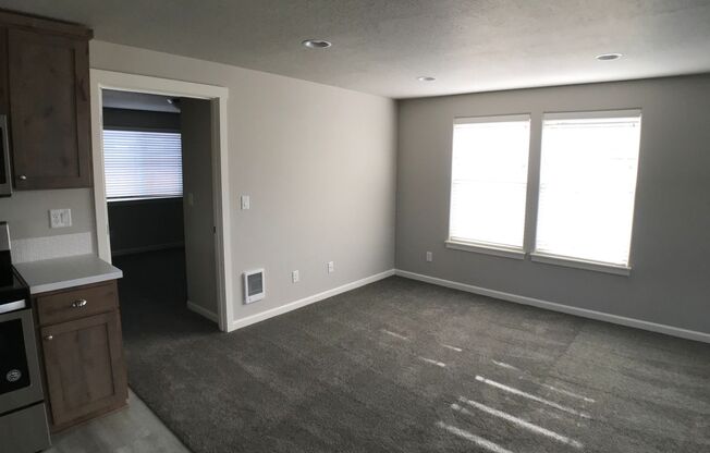 152- 957, 959 NW Oak Ave