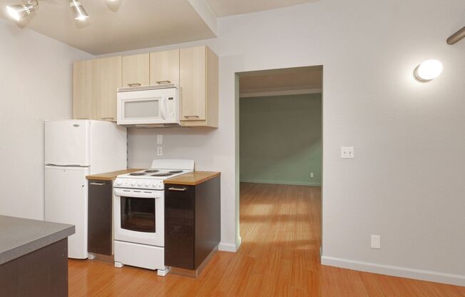 1 bed, 1 bath, 615 sqft, $1,795, Unit 106