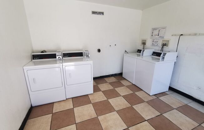 2 beds, 1 bath, $1,995, Unit I