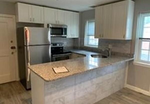 23 HAMMOND POND PKWY