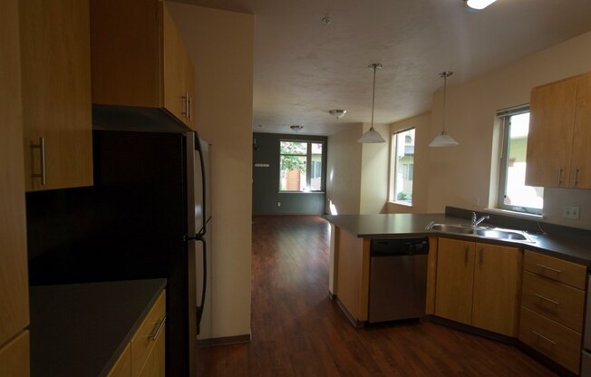 3 beds, 2.5 baths, 1,283 sqft, $2,325, Unit 19