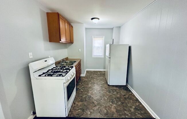 1 bed, 1 bath, 500 sqft, $850, Unit 5276 S Wayne Rd