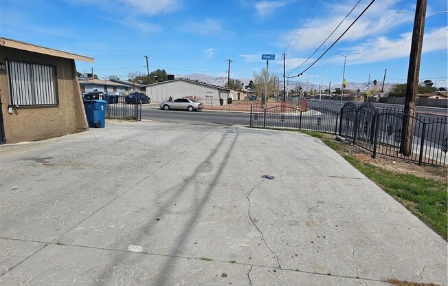 1809 PUTNAM AVE