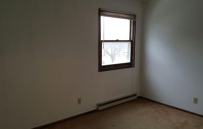 2 beds, 1 bath, $775, Unit 3214 #03