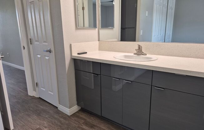 1 bed, 1 bath, 750 sqft, $2,345, Unit 0070