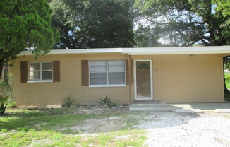 821 14th Ave NW Largo, FL 33770 MOVE IN SPECIAL!! Waived $350 Cleaning Fee!!!!!