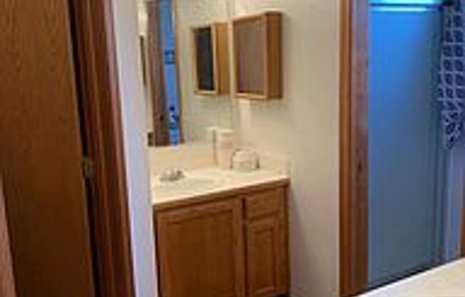 5605 Jonquil