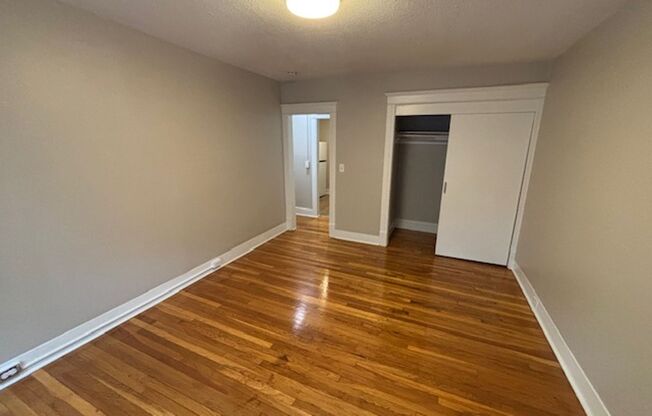 Studio, 1 bath, $1,100, Unit 14 Mattoon St Unit 6