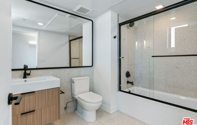2 beds, 2 baths, 1,055 sqft, $4,695, Unit 401