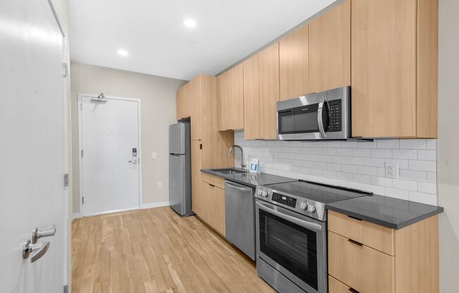 Studio, 1 bath, 548 sqft, $1,880, Unit 316