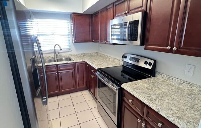 2/2 In Charming Laurel Park. Move in with a 1/2-month Deposit!