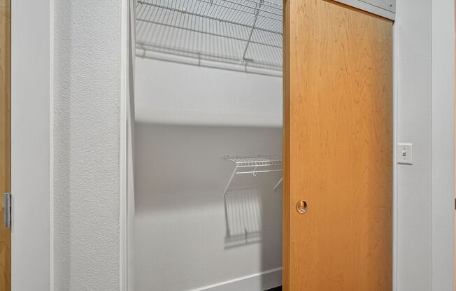 Studio, 1 bath, 610 sqft, $1,050, Unit 112-408