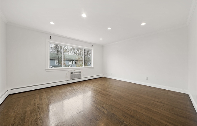 71 OXFORD AVE