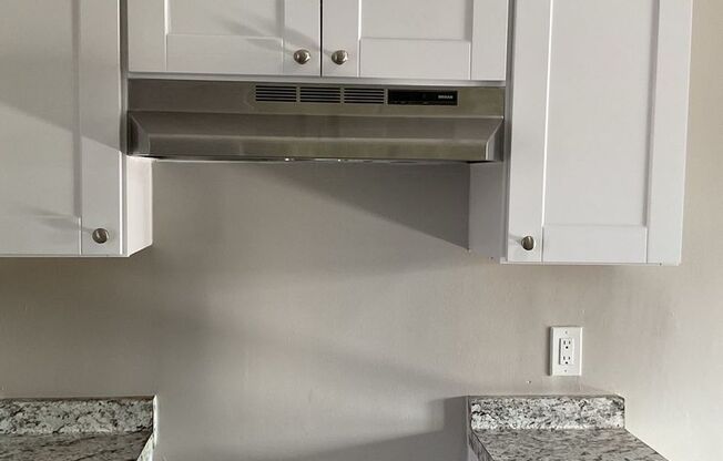 2 beds, 1 bath, 600 sqft, $2,395, Unit 16108 1/4