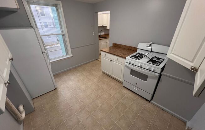 3 beds, 1 bath, $1,650, Unit 2