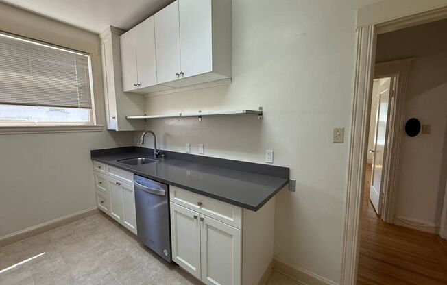 650ft2 - Sunny Apartment, Close to everywhere! Nearby BART & CAL