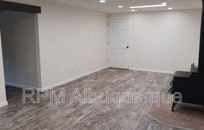 1215 CORDOVA AVE NW