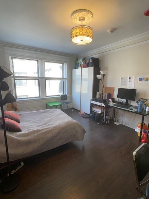 Studio, 1 bath, 350 sqft, $2,400, Unit 87